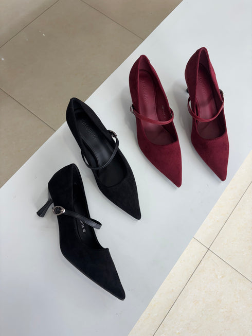 Close Pointy Casual Buckle Heels